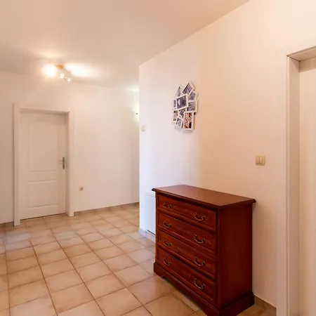 Amaris Apartment Promajna